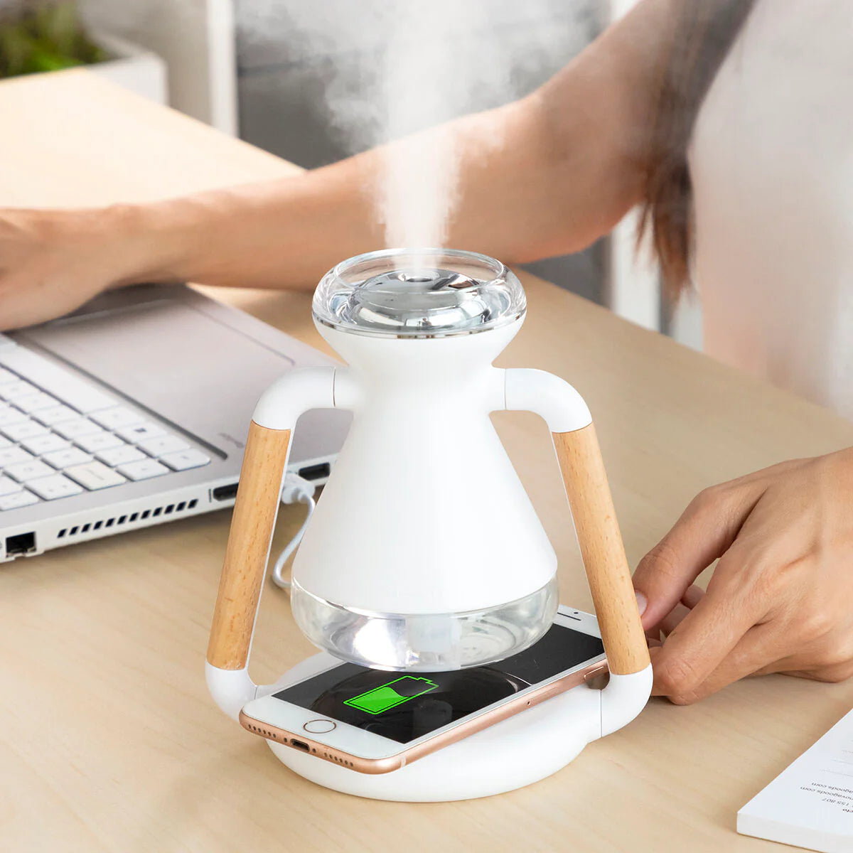 Humidificador Difusor de Aromas y Cargador Inalámbrico Aura Dock